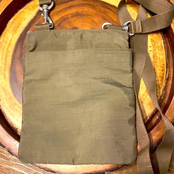 Baggallini Crossbody light brown brushed nickel hardware 4 pockets - Picture 2 of 14